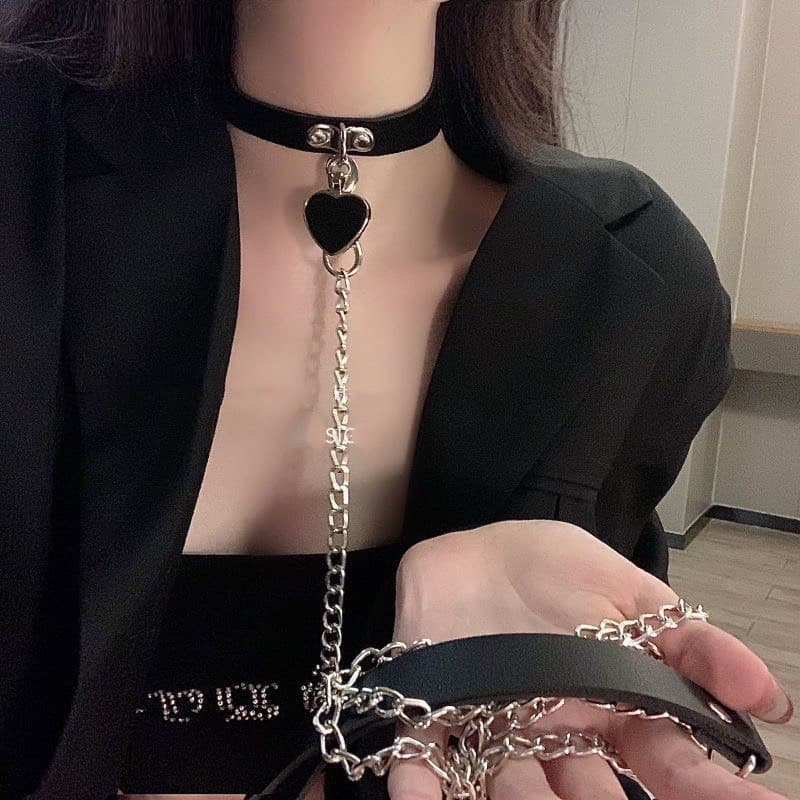 Chocker cổ kèm xích